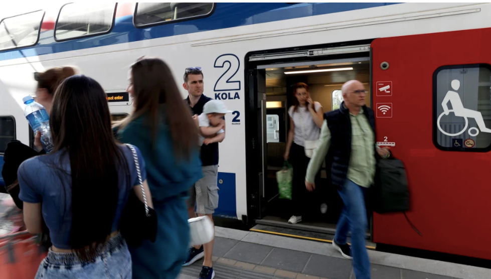 Tuyến tàu Novi Sad ở Novi Sad, Serbia là một trong những dự án chủ lực của Trung Quốc trong sáng kiến Vành đai và Con đường. (Ảnh: Xinhua) Tuyến tàu Novi Sad ở Novi Sad, Serbia là một trong những dự án chủ lực của Trung Quốc trong sáng kiến Vành đai và Con đường. (Ảnh: Xinhua)