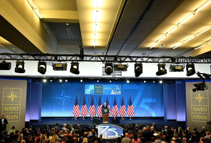 Đông đảo phóng viên tham gia cuộc họp báo ngày 11/7. (Ảnh: Reuters)