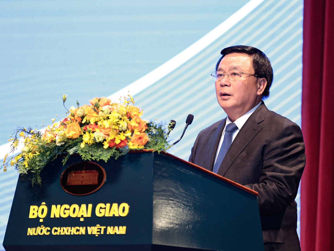 GS.TS Nguyễn Xuân Thắng phát biểu tại Hội thảo nhân kỷ niệm 70 năm ký Hiệp định Geneve về đình chỉ chiến sự ở Việt Nam, ngày 19/7. (Ảnh: Như Ý)