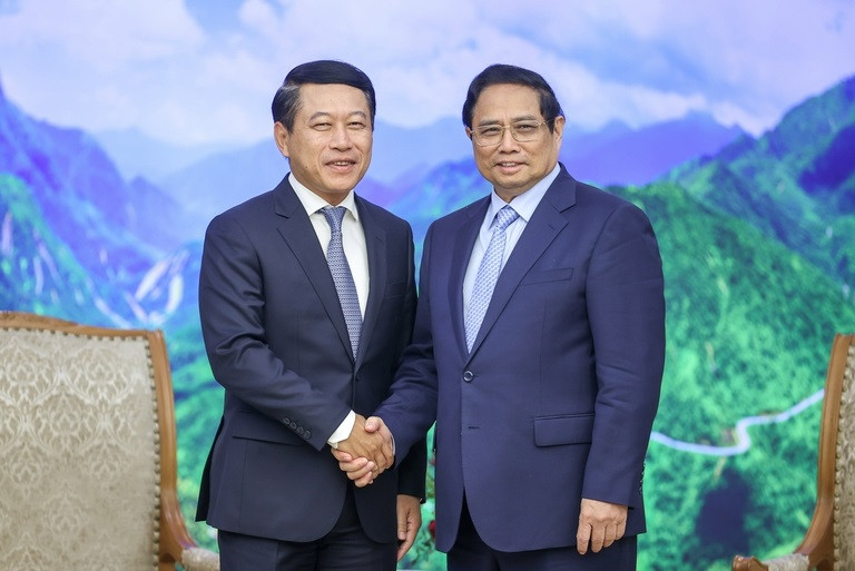 Thủ tướng Phạm Minh Chính tiếp Phó Thủ tướng, Bộ trưởng Ngoại giao CHDCND Lào Saleumxay Kommasith. (Ảnh: VGP)