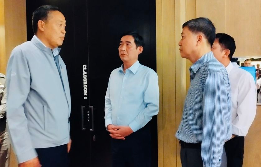 Thủ tướng Thái Lan Srettha Thavisin trao đổi với Đại sứ Việt Nam Phạm Việt Hùng về vụ án ngày 16/7. (Ảnh: Fb ĐSQ VN)