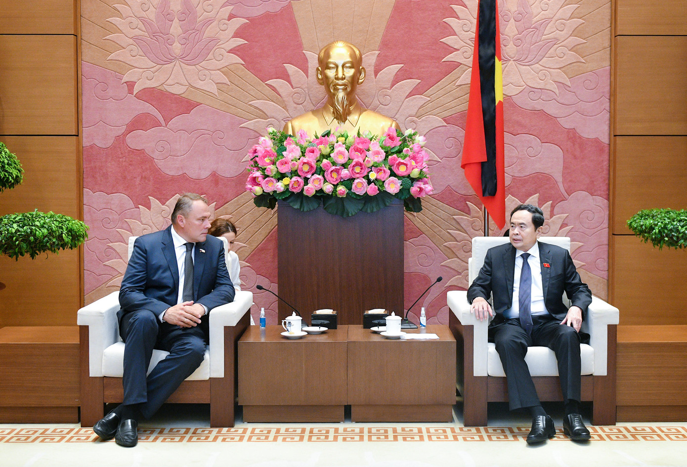 Chủ tịch Quốc hội Trần Thanh Mẫn tiếp Phó Chủ tịch Duma Quốc gia Quốc hội Liên bang Nga Pyotr Olegovich Tolstoi. (Ảnh: Quochoi.vn) Chủ tịch Quốc hội Trần Thanh Mẫn tiếp Phó Chủ tịch Duma Quốc gia Quốc hội Liên bang Nga Pyotr Olegovich Tolstoi. (Ảnh: Quochoi.vn)