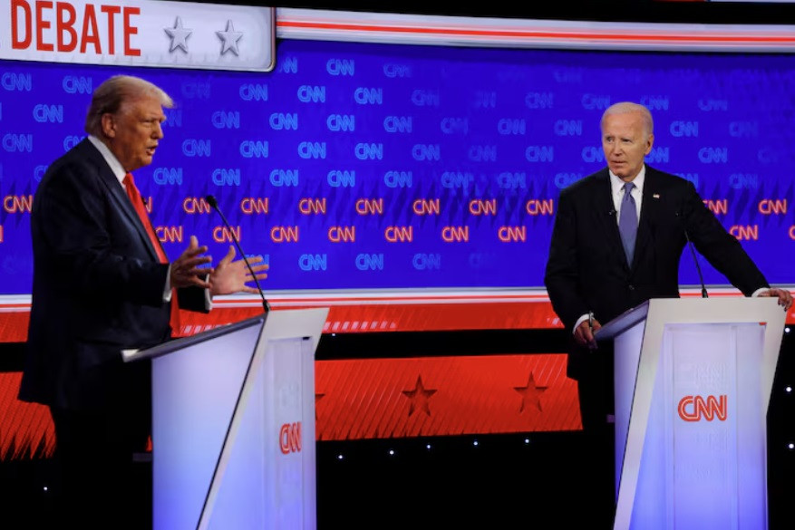 Tổng thống Mỹ Joe Biden và đối thủ Donald Trump trong cuộc tranh luận trực tiếp, ngày 27/6. (Ảnh: Reuters)