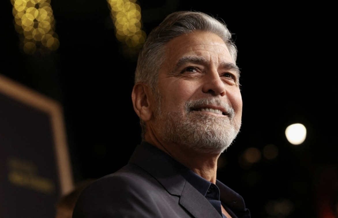 Đạo diễn George Clooney đã quay lưng với Tổng thống Mỹ Joe Biden. (Ảnh: Bloomberg)