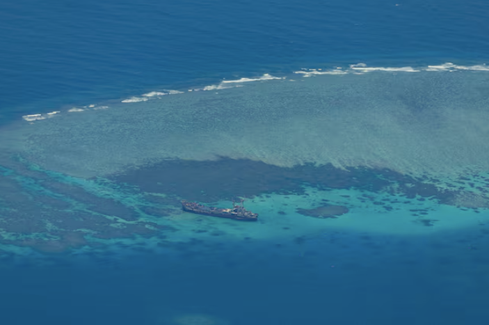 Tàu chiến cũ BRP Sierra Madre neo đậu ở Bãi Cỏ Mây. (Ảnh: Reuters) Tàu chiến cũ BRP Sierra Madre neo đậu ở Bãi Cỏ Mây. (Ảnh: Reuters)