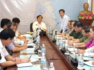 Cuộc họp khẩn cấp bàn việc ứng phó với cơn bão số 5. (Ảnh: Đình Huệ/TTXVN)