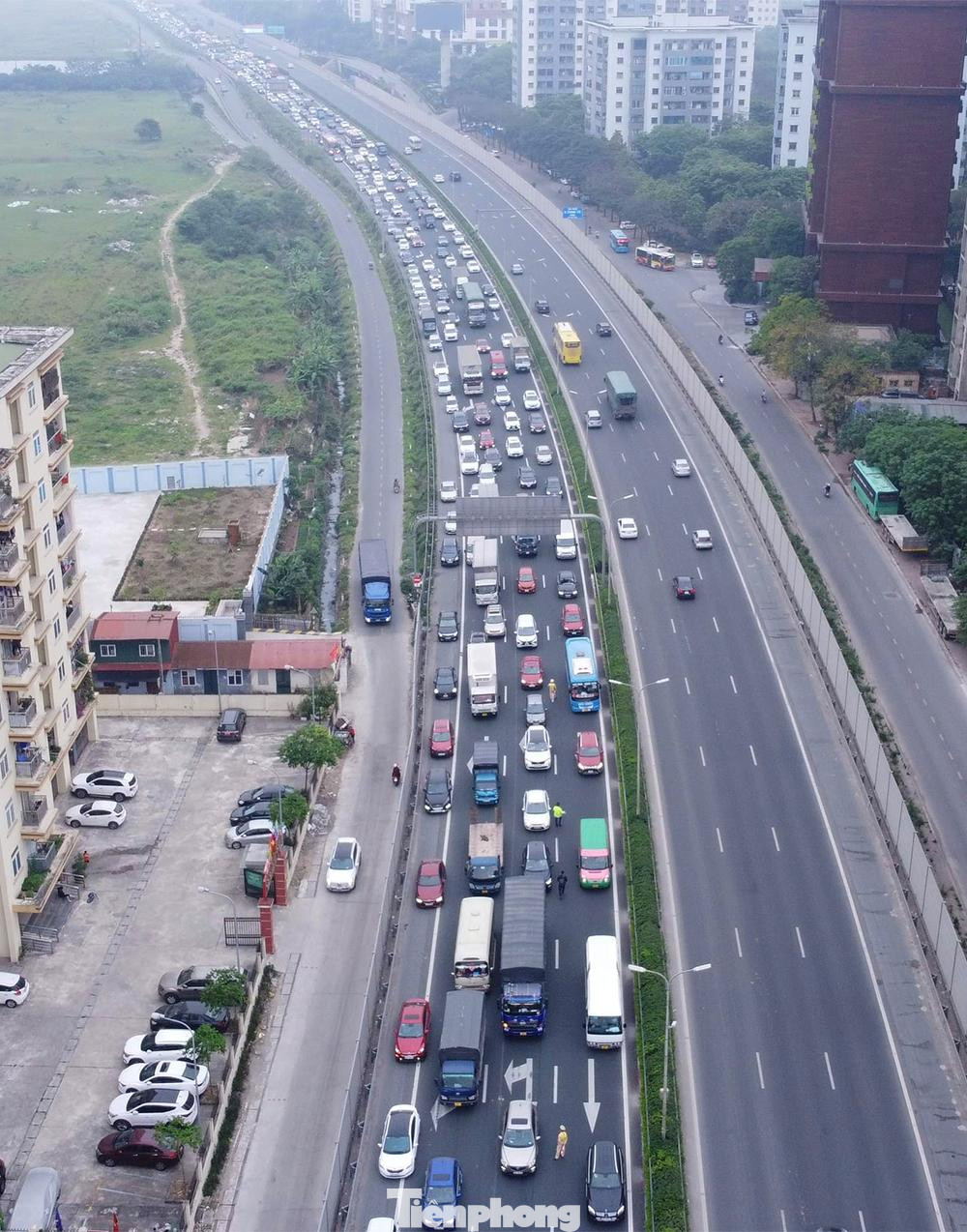 Lượng phương tiện tăng cao dẫn đến ùn tắc kéo dài tại Quốc lộ 1A đoạn giao với cao tốc Pháp Vân-Cầu Giẽ