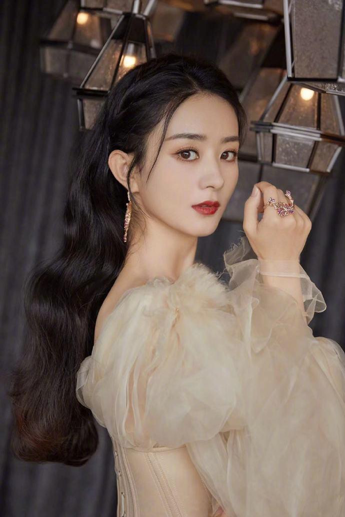 Mọi người đều cho rằng, Triệu Lệ Dĩnh là mỹ nhân xuất sắc nhất sự kiện. Mọi người đều cho rằng, Triệu Lệ Dĩnh là mỹ nhân xuất sắc nhất sự kiện.