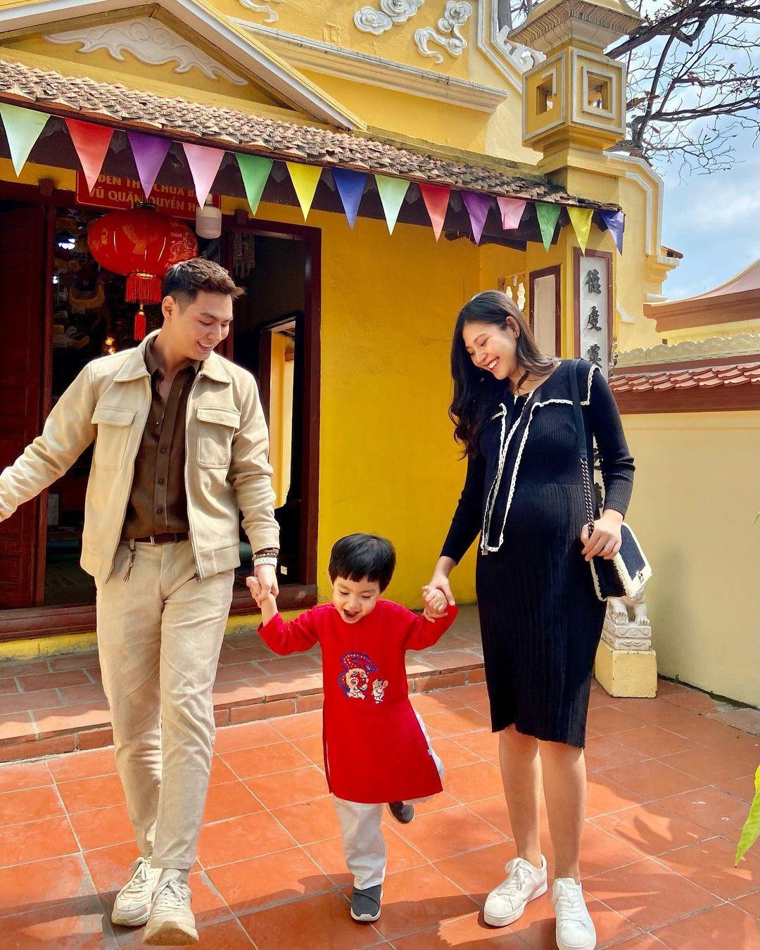 Gia đình Jay Quân và Chúng Huyền Thanh đang chờ đợi thành viên mới chào đời.