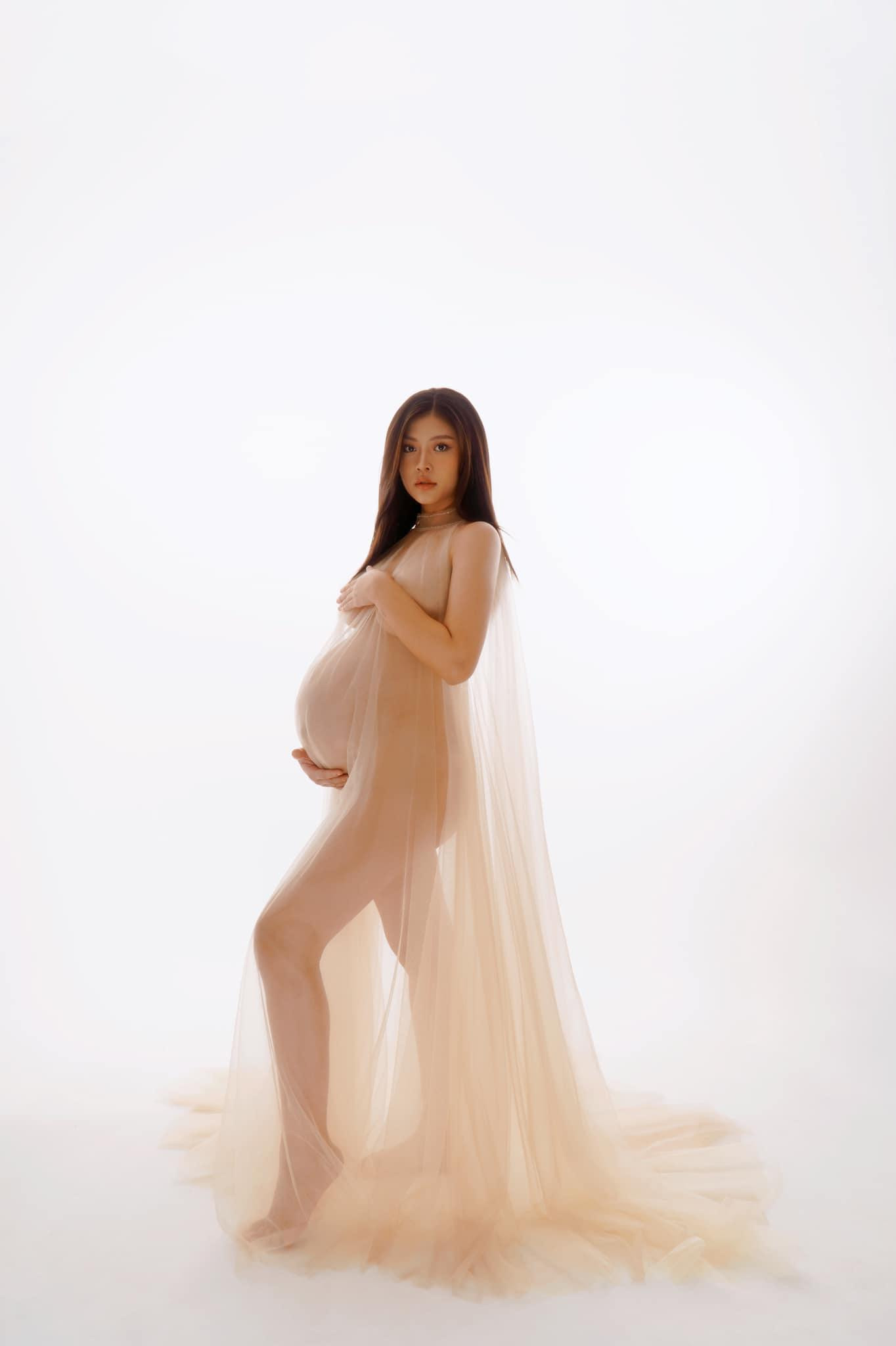 Tăng &quot;nhẹ&quot; 20kg, Chúng Huyền Thanh vẫn vô cùng quyến rũ.