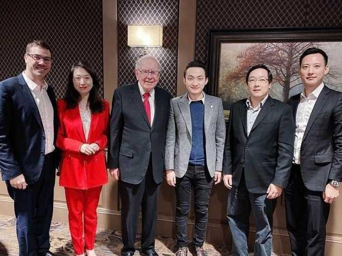 Justin Sun chi tiền khủng để đấu giá suất ăn trưa cùng Warren Buffett. Justin Sun chi tiền khủng để đấu giá suất ăn trưa cùng Warren Buffett.