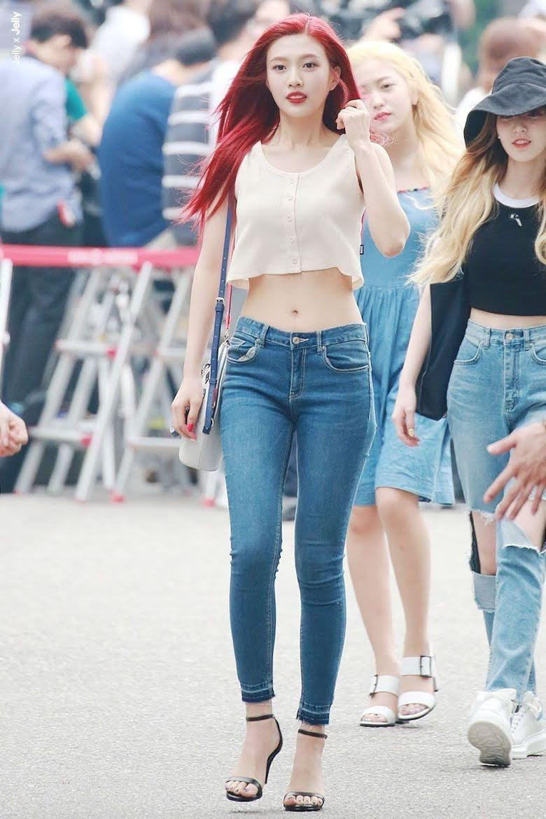 Joy - Red Velvet (167cm) Joy - Red Velvet (167cm)