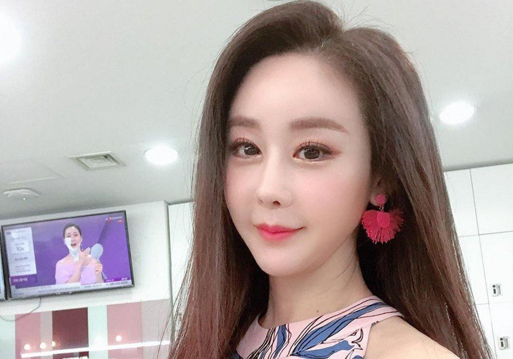 Ham So Won không làm rõ các nghi vấn liên quan đến vụ ngụy tạo gia cảnh, mà tố bị dân mạng bôi xấu. Ham So Won không làm rõ các nghi vấn liên quan đến vụ ngụy tạo gia cảnh, mà tố bị dân mạng bôi xấu.