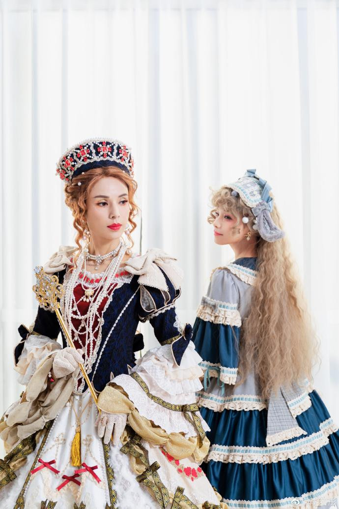 Đa phần người hâm mộ tỏ ra thích thú trước tạo hình mới của Lý Nhược Đồng. Mọi người ca ngợi cô là mỹ nhân "không tuổi", dù trong trang phục hay phong cách nào cũng rất hút mắt. Đa phần người hâm mộ tỏ ra thích thú trước tạo hình mới của Lý Nhược Đồng. Mọi người ca ngợi cô là mỹ nhân "không tuổi", dù trong trang phục hay phong cách nào cũng rất hút mắt.