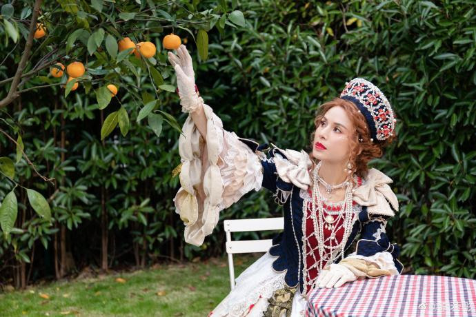 Những năm qua, Lý Nhược Đồng không còn "hot" như xưa, số phim tham gia ít dần, cũng chỉ đóng vai phụ. Tuy vậy, cô vẫn còn chỗ đứng showbiz. Bên cạnh nhận lời mời của các show truyền hình, cô cũng có không ít hợp đồng quảng cáo, chụp ảnh. Ngoài ra, người đẹp Hong Kong tích cực hoạt động trên mạng xã hội bằng cách thường xuyên chia sẻ hình ảnh mới. Những năm qua, Lý Nhược Đồng không còn "hot" như xưa, số phim tham gia ít dần, cũng chỉ đóng vai phụ. Tuy vậy, cô vẫn còn chỗ đứng showbiz. Bên cạnh nhận lời mời của các show truyền hình, cô cũng có không ít hợp đồng quảng cáo, chụp ảnh. Ngoài ra, người đẹp Hong Kong tích cực hoạt động trên mạng xã hội bằng cách thường xuyên chia sẻ hình ảnh mới.