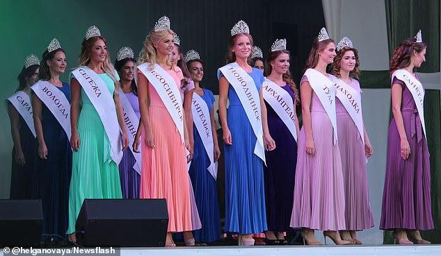 Mối quan hệ tình cảm của Shlyamina rơi vào bế tắc sau khi cô chiến thắng trong cuộc thi hoa hậu ở địa phương. Mối quan hệ tình cảm của Shlyamina rơi vào bế tắc sau khi cô chiến thắng trong cuộc thi hoa hậu ở địa phương.