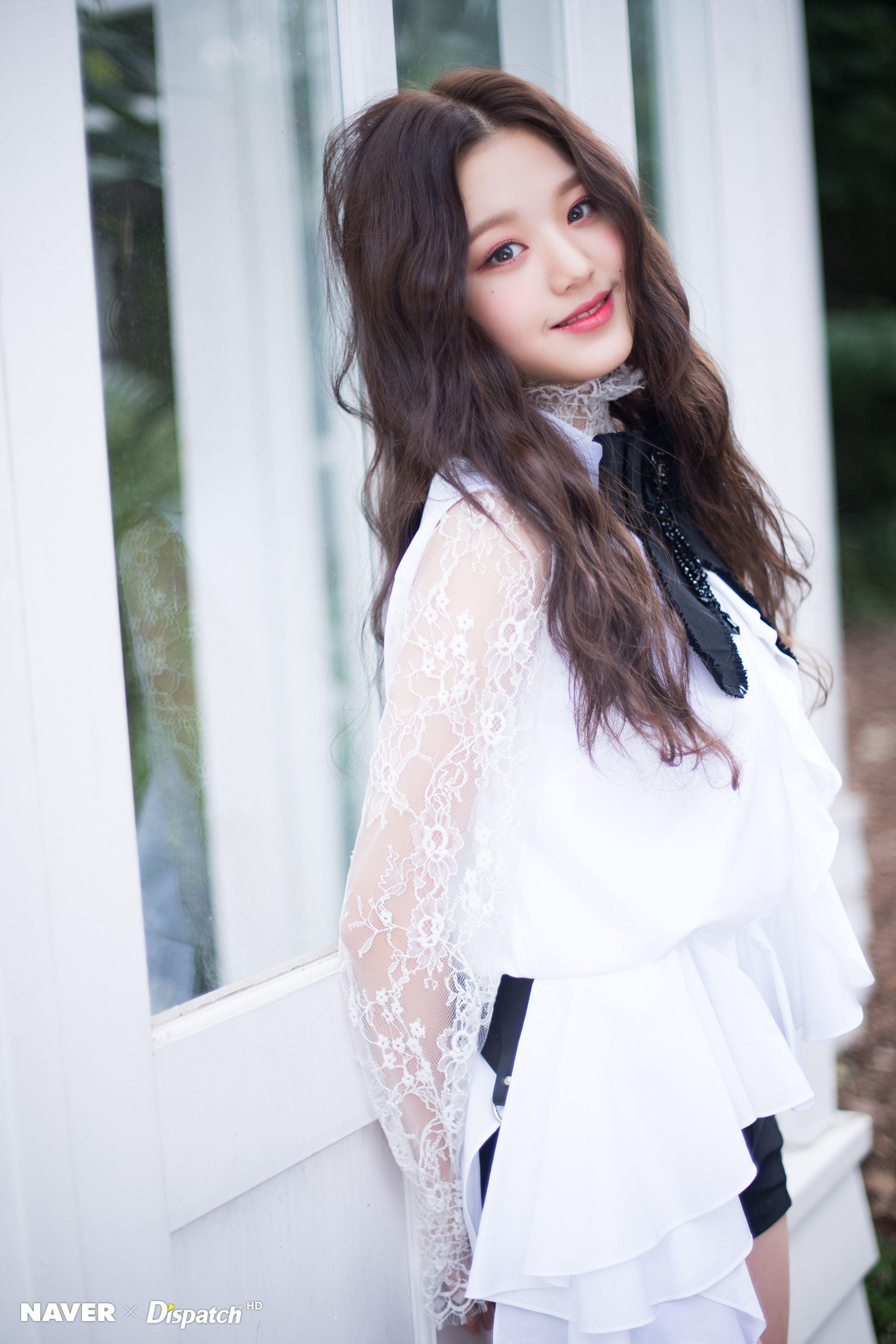 Jang Won Young (IZ*One) sinh năm 2004, ít tuổi nhất trong danh sách. Không chỉ sở hữu gương mặt tinh xảo, thơ ngây, cô còn nổi tiếng với chiều cao 1m72 ở tuổi 17, cùng với đôi chân thon dài đáng ngưỡng mộ.