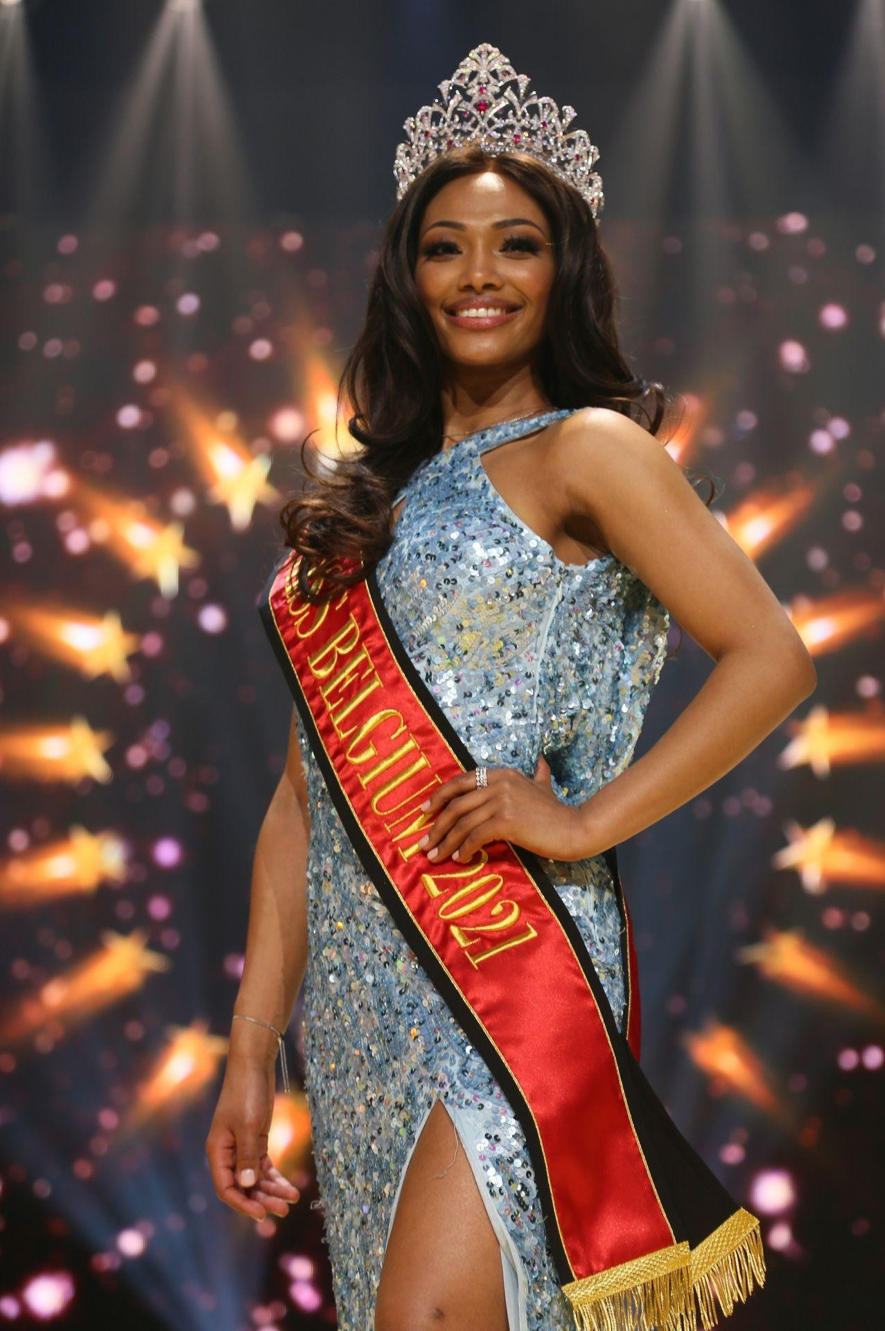 Trước khi đăng quang, Deltour là chuyên gia làm tóc, đồng thời hoạt động trong vai trò người mẫu, bắt đầu từ các sự kiện quy mô nhỏ. Trước khi đăng quang, Deltour là chuyên gia làm tóc, đồng thời hoạt động trong vai trò người mẫu, bắt đầu từ các sự kiện quy mô nhỏ.