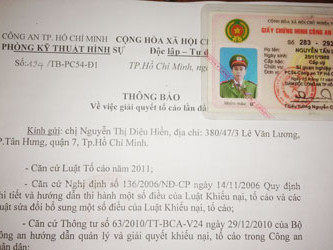 Thông báo giải quyết đơn của lãnh đạo Phòng PC54 và thẻ ngành Đại úy Lộc thế chấp để vay mượn tiền. Ảnh: TD