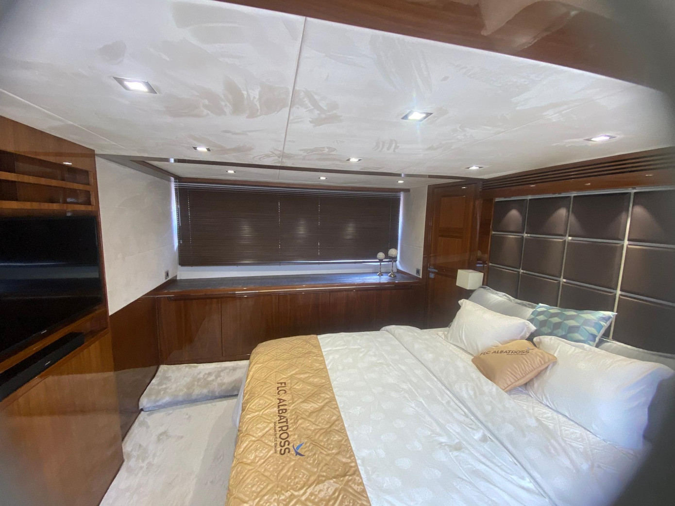 Có 4 phòng ngủ sang trọng, tối ưu sự riêng tư cùng tiện nghi chuẩn mực 5 sao như khách sạn hạng sang. Có 4 phòng ngủ sang trọng, tối ưu sự riêng tư cùng tiện nghi chuẩn mực 5 sao như khách sạn hạng sang.