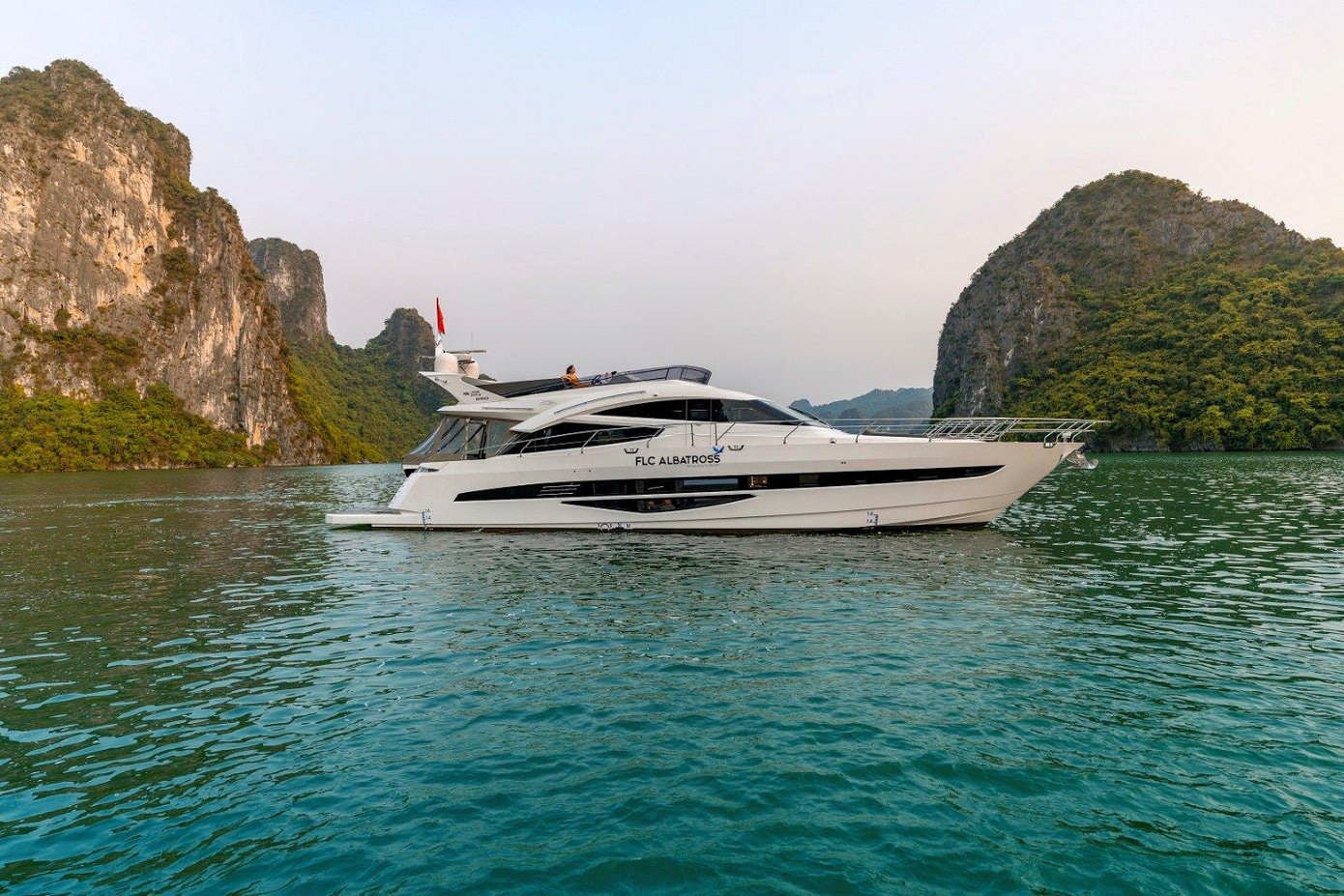 Du thuyền FLC Albatross có giá gần 70 tỷ đồng. Du thuyền FLC Albatross có giá gần 70 tỷ đồng.