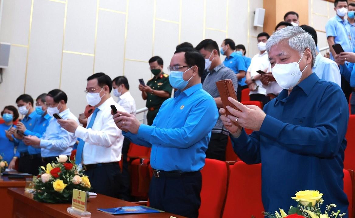 Các đại biểu nhắn tin ủng hộ qua tổng đài 1408 Các đại biểu nhắn tin ủng hộ qua tổng đài 1408