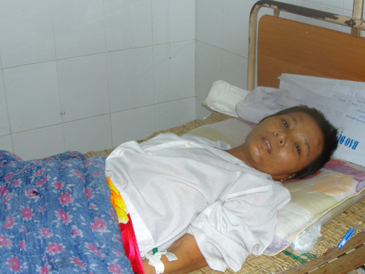 Chị Liên đang nằm điều trị tại BV Đa khoa Nghệ An