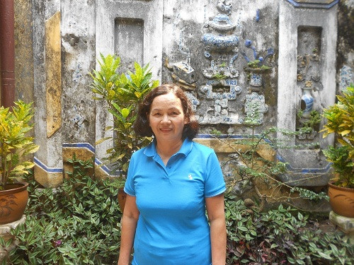 Bà Tân Xuân, dâu đời thứ 6 nhà Tấn Ký hiện đang lưu giữ chiếc chén “Khổng Tử”