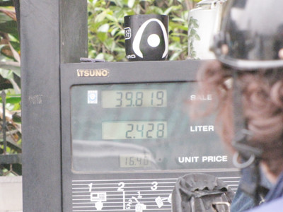 Giá xăng lúc này vẫn là 16.400đ/lít