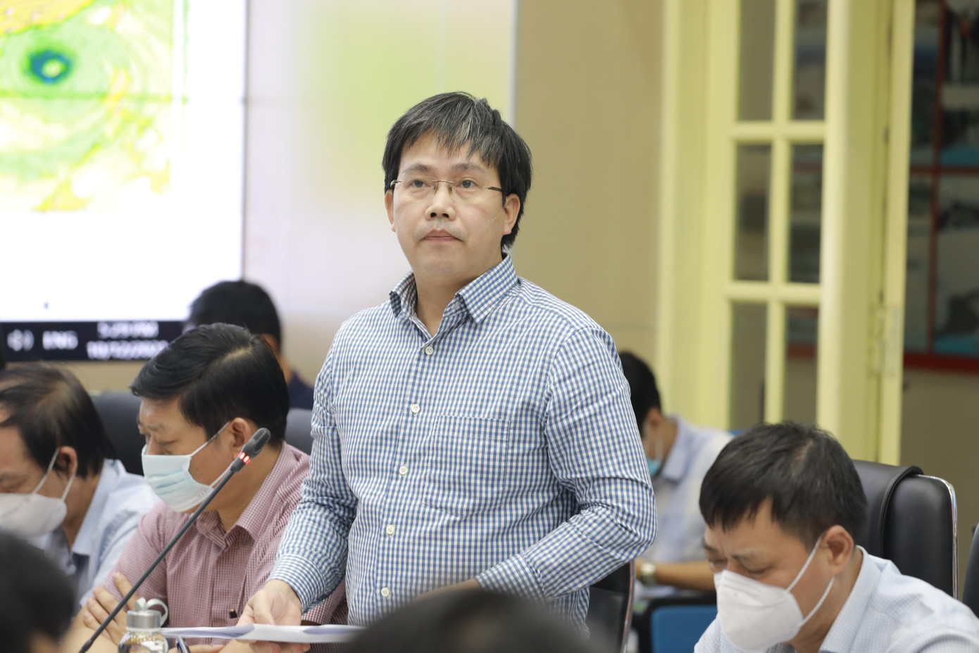 Ông Mai Văn Khiêm, Giám đốc Trung tâm Dự báo Khí tượng và Thủy văn Quốc gia cho biết, ngày mai bão số 8 bắt đầu gây mưa to đến rất to cho khu vực Bắc Bộ và Quảng Trị