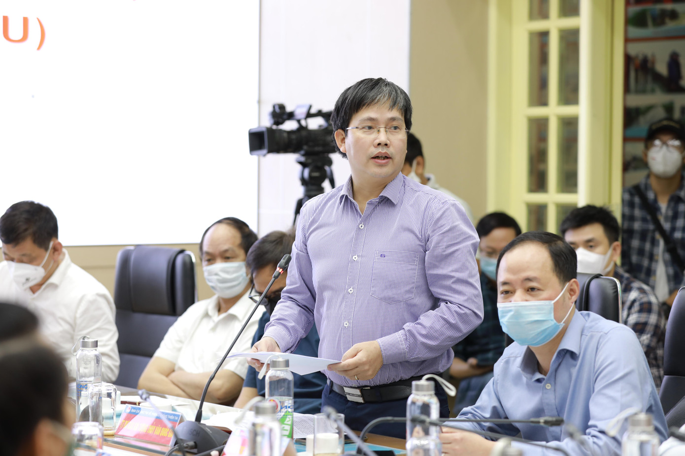 Ông Mai Văn Khiêm, Giám đốc Trung tâm dự báo Khí tượng thủy văn quốc gia cho biết, hiện bão số 7 đã suy yếu thành áp thấp