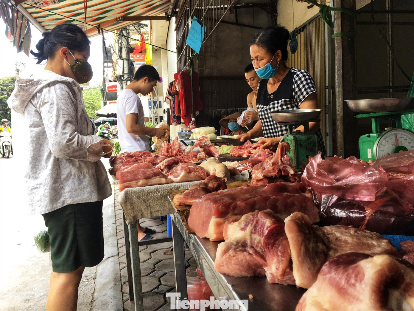 Giá lợn hơi giảm kỷ lục do sức mua trên thị trường vẫn ở mức thấp