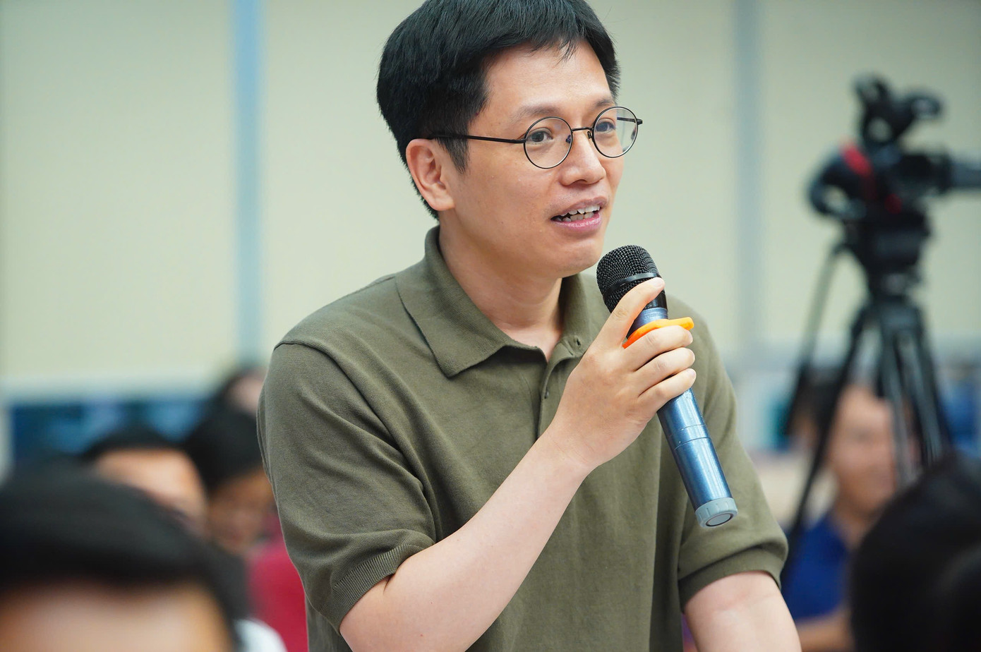 Ban biên tập và các cán bộ, nhân viên báo Tiền Phong đặt câu hỏi cho top 5 Hoa hậu Việt Nam 2024 trong buổi giao lưu. Ban biên tập và các cán bộ, nhân viên báo Tiền Phong đặt câu hỏi cho top 5 Hoa hậu Việt Nam 2024 trong buổi giao lưu.