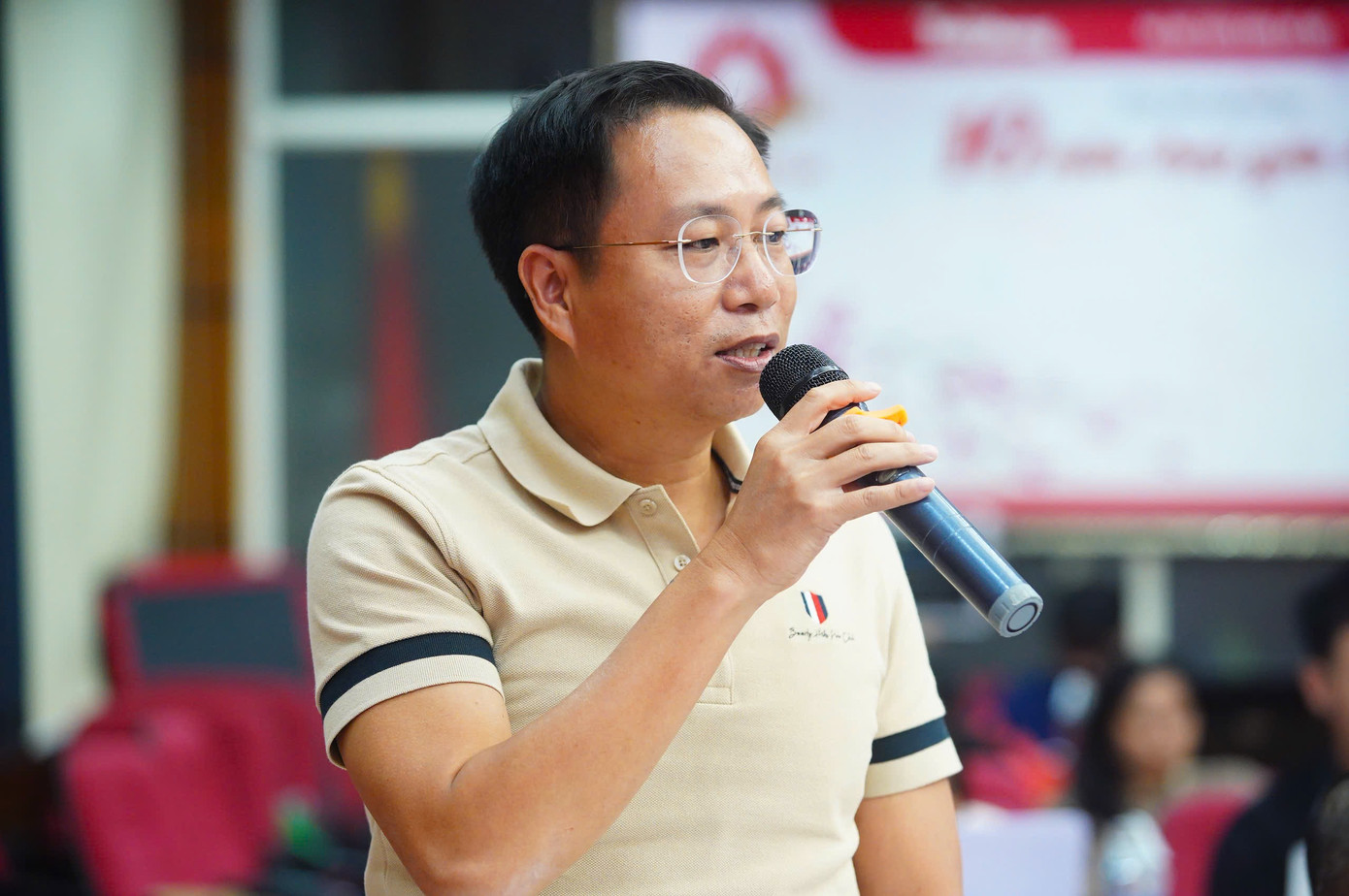 Ban biên tập và các cán bộ, nhân viên báo Tiền Phong đặt câu hỏi cho top 5 Hoa hậu Việt Nam 2024 trong buổi giao lưu. Ban biên tập và các cán bộ, nhân viên báo Tiền Phong đặt câu hỏi cho top 5 Hoa hậu Việt Nam 2024 trong buổi giao lưu.