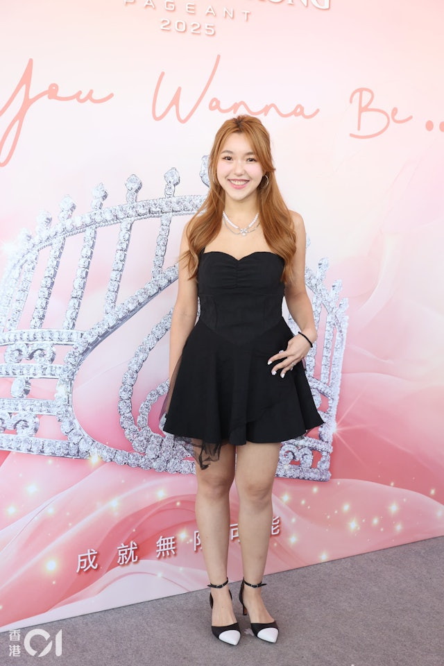 Theo HK01, ngày 4/7 đã diễn ra vòng phỏng vấn thứ 2 của cuộc thi Hoa hậu Hong Kong 2025. Ban tổ chức đã chọn được 51 người đẹp, phần lớn đều có thể nói tiếng Quảng Đông. Chủ đề của cuộc thi năm nay là &quot;Bạn có muốn đạt được những khả năng vô hạn không?&quot;, nhấn mạnh vào việc phụ nữ đạt được những mục tiêu trong cuộc sống khi tham gia cuộc thi Hoa hậu Hong Kong.