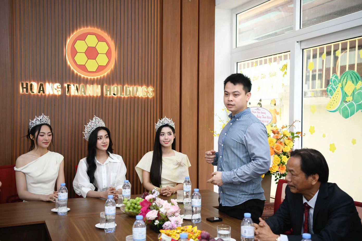 Ông Bùi Minh Thành kỳ vọng top 3 Hoa hậu Việt Nam 2024 tiếp tục trau dồi bản thân để có một nhiệm kỳ bùng nổ với các hoạt động sôi nổi. Hoàng Thành Media khẳng định hỗ trợ top 3 Hoa hậu Việt Nam 2024 để họ có thể phát huy tiềm năng và tỏa sáng.