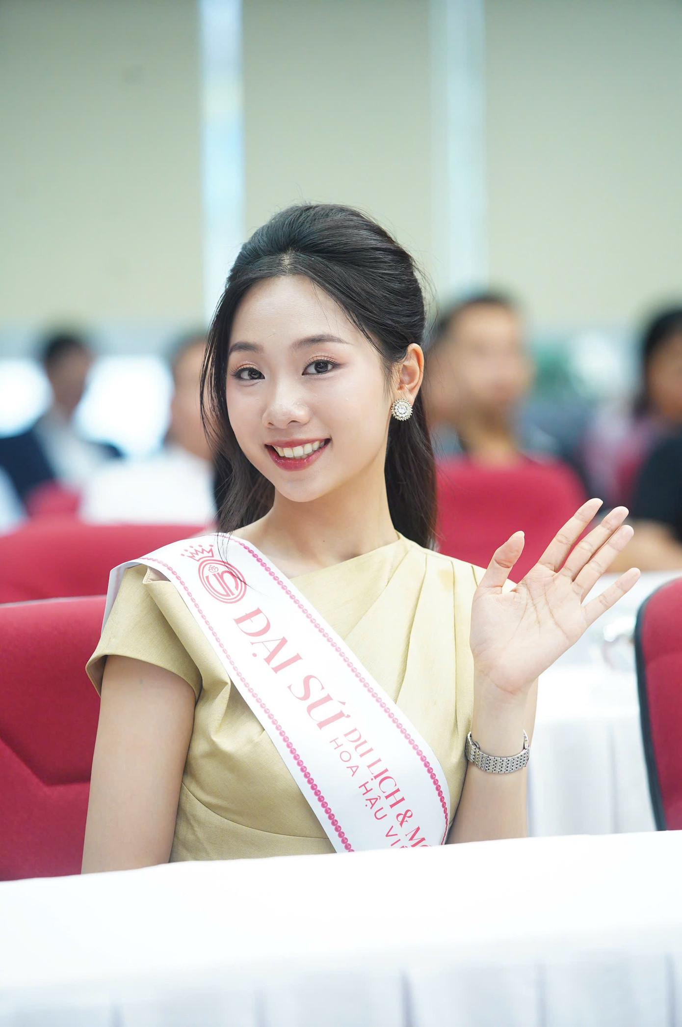 Các người đẹp trong buổi giao lưu tại báo Tiền Phong. Các người đẹp trong buổi giao lưu tại báo Tiền Phong.