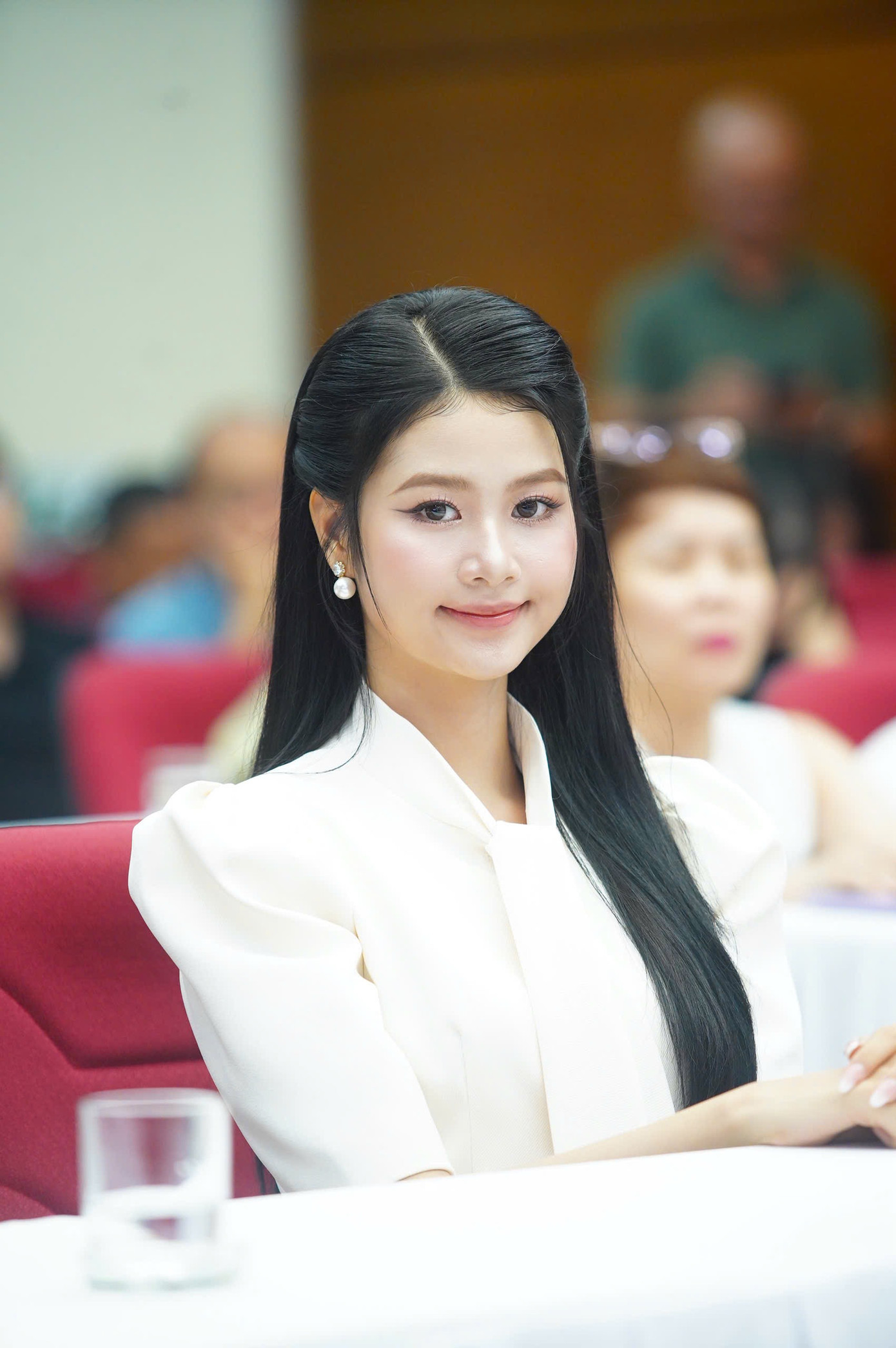 Các người đẹp trong buổi giao lưu tại báo Tiền Phong. Các người đẹp trong buổi giao lưu tại báo Tiền Phong.