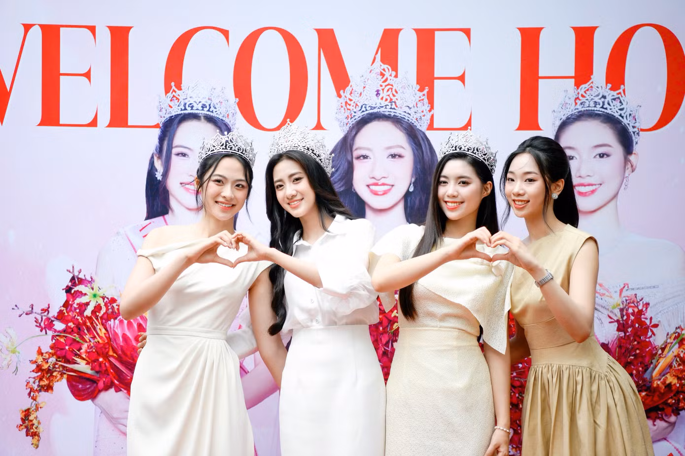 Top 3 Hoa hậu Việt Nam 2024 hội ngộ đại diện Báo Tiền Phong và Hoàng Thành Media. Đại sứ Du lịch và Môi trường Phạm Thùy Dương cũng góp mặt ở sự kiện. Cô cũng đồng hành cùng Hoàng Thành Media trong các hoạt động sắp tới.
