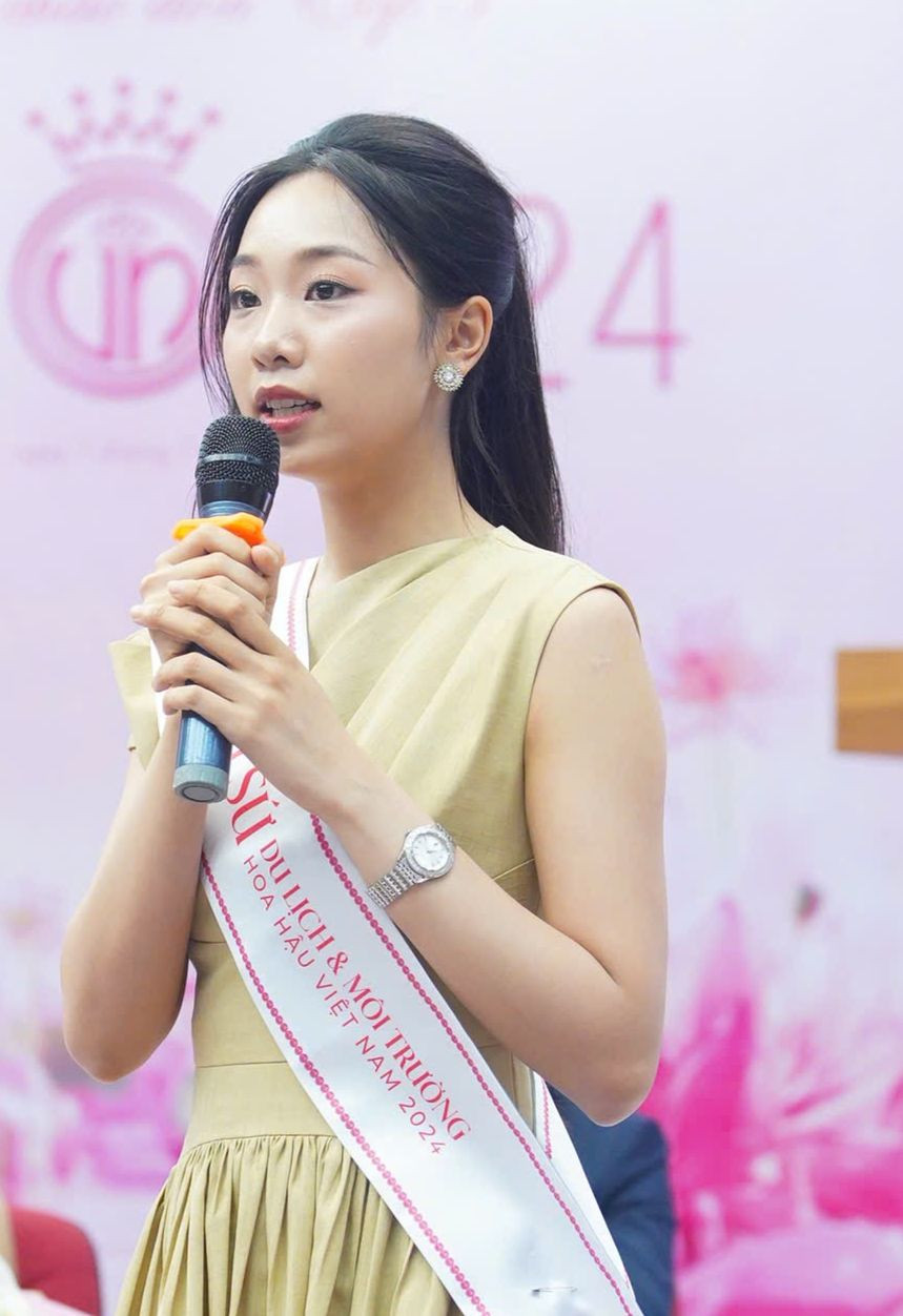 Các người đẹp trong buổi giao lưu tại báo Tiền Phong. Các người đẹp trong buổi giao lưu tại báo Tiền Phong.