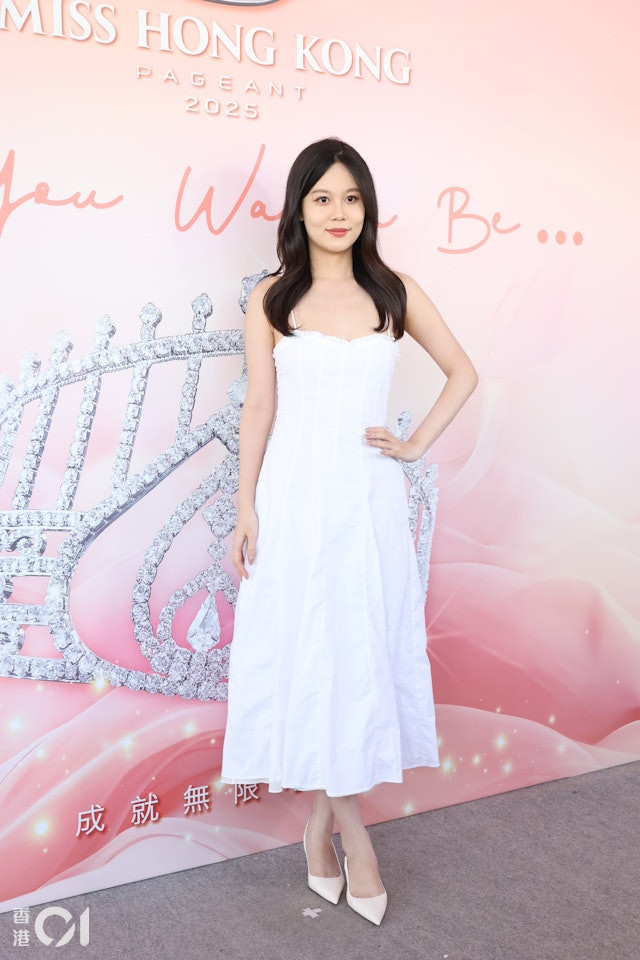 Trước đó, nhiều thí sinh từ đại lục đến Hong Kong tham gia cuộc thi nhưng đã bị loại ngay từ vòng đầu tiên. Trong những năm gần đây, ngoài các thí sinh trong nước, còn có nhiều người đẹp từ đại lục và nước ngoài về dự thi.