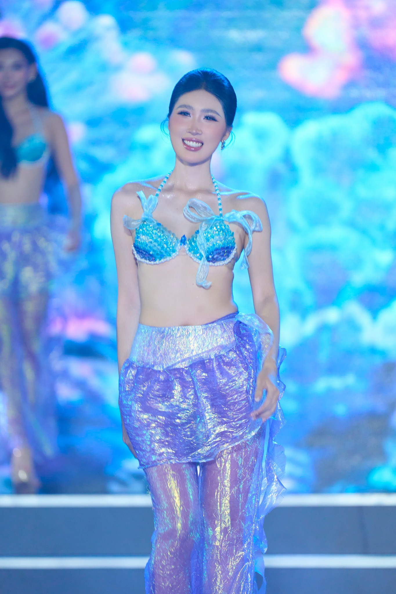Thí sinh Linh Chi trong đêm chung kết Hoa hậu Biển Việt Nam toàn cầu 2025.