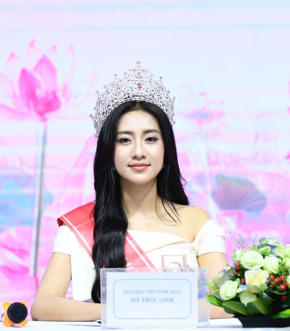 Hoa hậu Hà Trúc Linh chia sẻ tại họp báo. Ảnh: Trọng Tài.