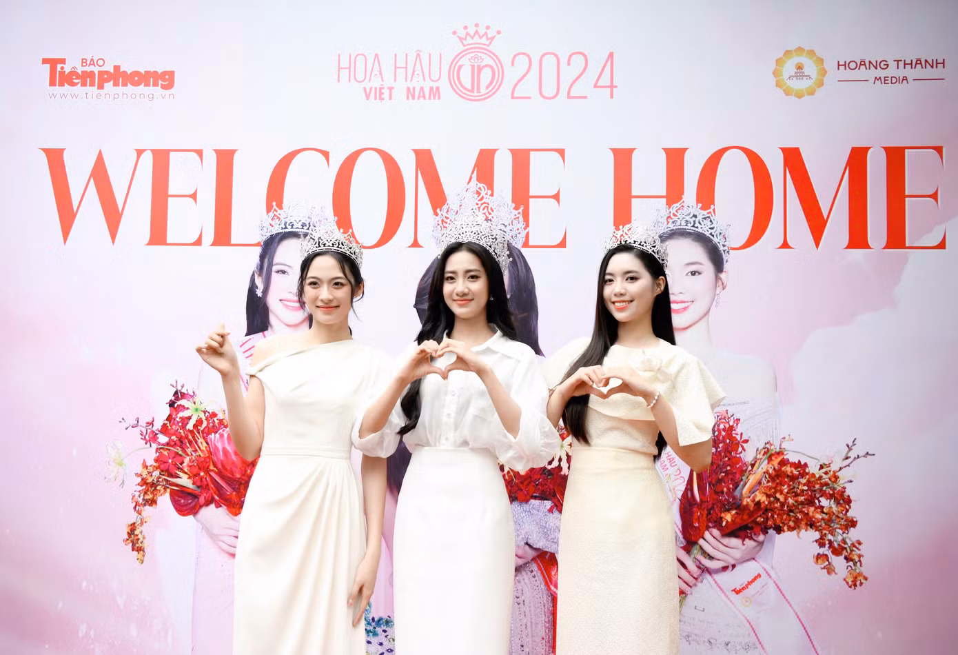 Top 3 Hoa hậu Việt Nam 2024 hội ngộ đại diện Báo Tiền Phong và Hoàng Thành Media. Đại sứ Du lịch và Môi trường Phạm Thùy Dương cũng góp mặt ở sự kiện. Cô cũng đồng hành cùng Hoàng Thành Media trong các hoạt động sắp tới.