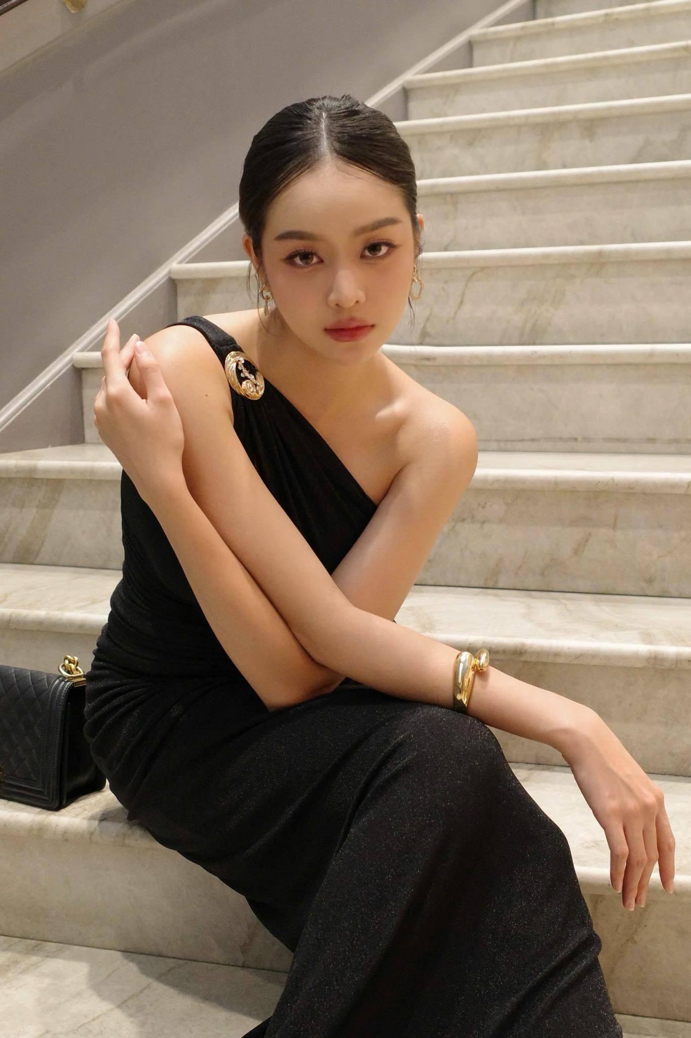 Đây là lần hiếm hoi một đương kim Hoa hậu Quốc tế trở về nơi khai sinh ra cuộc thi nhan sắc có lịch sử 65 tuổi đời này.