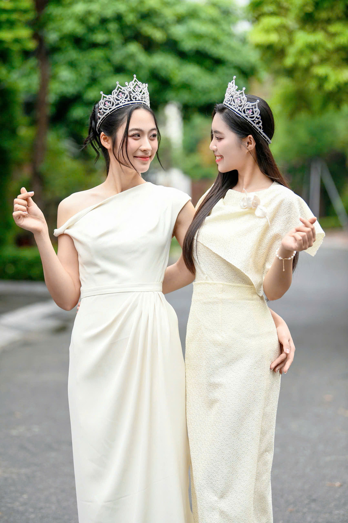 Châu Anh, Vân Nhi thân thiết trong quá trình tham gia cuộc thi Hoa hậu Việt Nam 2024.