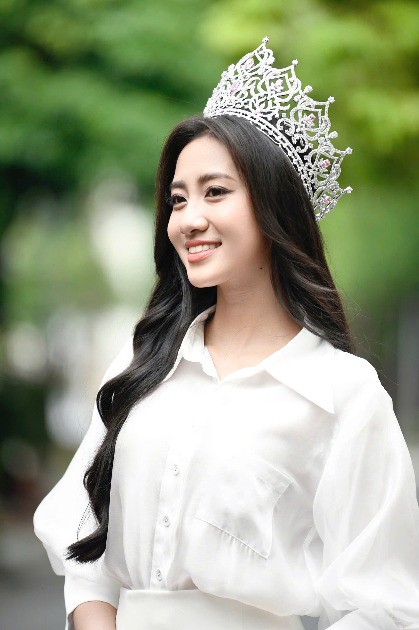 Hà Trúc Linh nói cô sẽ thay đổi để thích hợp hơn, không bác bỏ giá trị của bản thân. "Tôi luôn muốn hoàn thiện hơn mỗi ngày”, Trúc Linh nói.