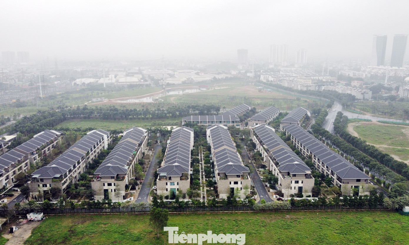 Tuy nhiên, tới ngày 5/2/2024, Thanh tra TP Hà Nội vẫn chưa nhận được báo cáo, hồ sơ tài liệu từ Sở Tài Chính và Sở Xây dựng. Do đó, Thanh tra TP Hà Nội tiếp tục có Văn bản số 594/TTTP-P6, đôn đốc Sở Xây dựng và Sở Tài chính khẩn trương báo cáo và cung cấp hồ sơ, tài liệu liên quan tới dự án.