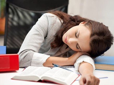 Gốc tự do tấn công gây tắc nghẽn mạch máu nuôi não và làm rối loạn giấc ngủ