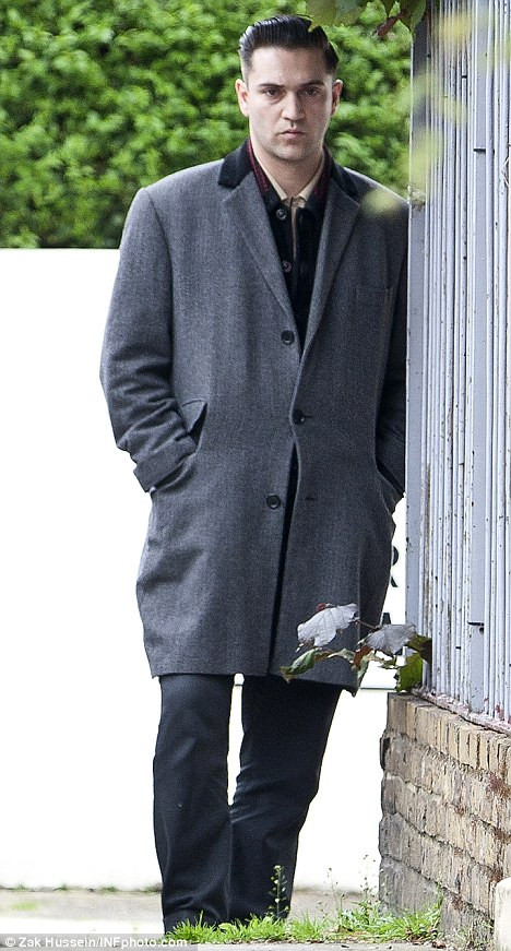 Reg vẫn im lặng hoàn toàn sau khi Amy qua đời. Reg vẫn im lặng hoàn toàn sau khi Amy qua đời